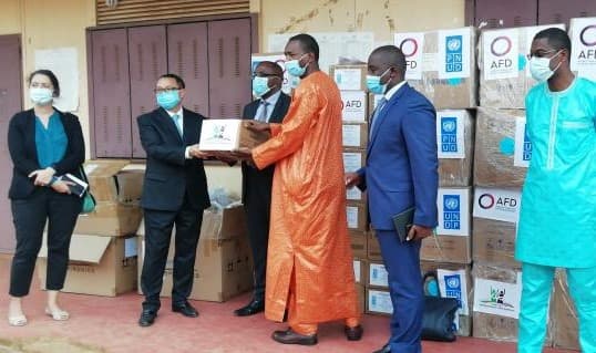 Remise des dons du PNUD