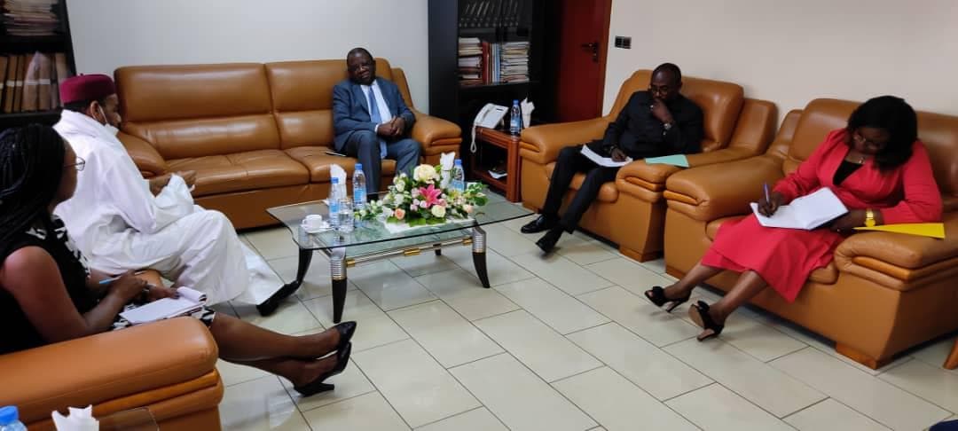 L’audience qu’a accordée le ministre du commerce à l’ambassadeur du Tchad Djiddi Bichara Hassane au Cameroun.