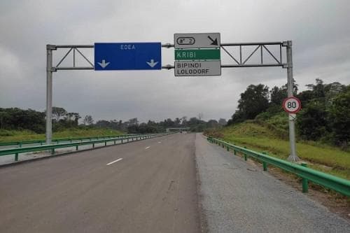 Vue sur l'autoroute Kribi-Lolabe