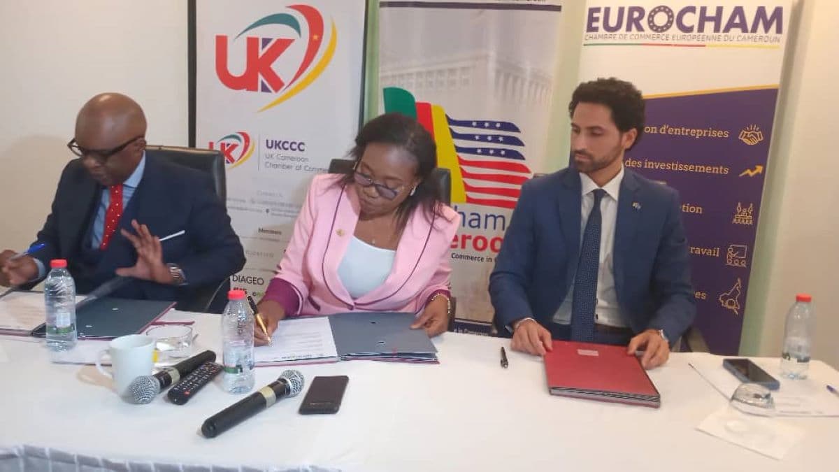 Signature du MoU entre les président des chambre de Commerce des USA, de l'Europe et du Royaume-Unis au Cameroun
