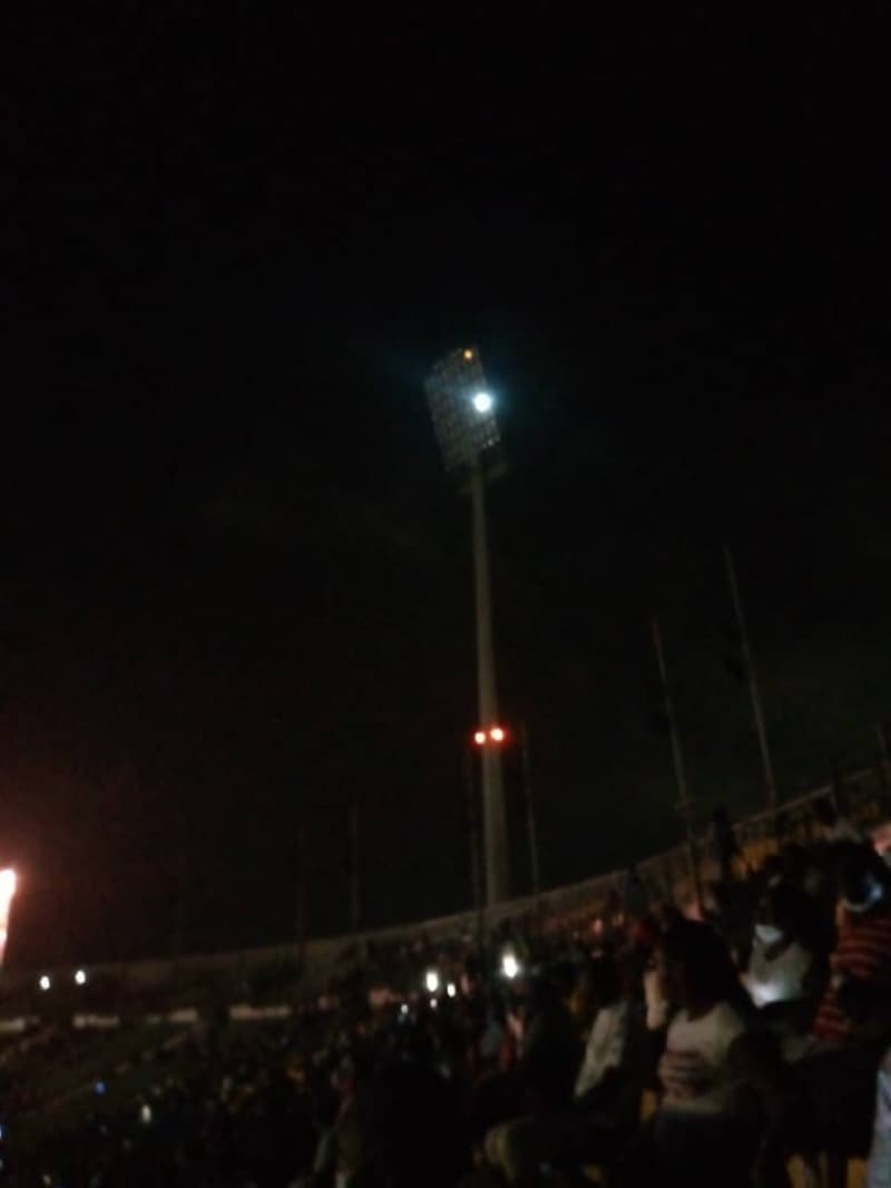 Stade de la Réunification dans le noir