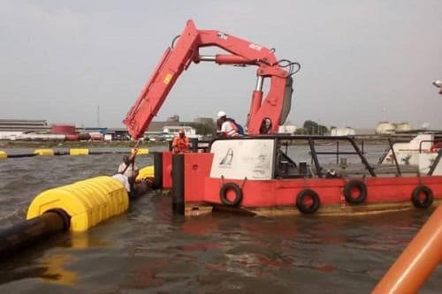 0203-14124-le-port-autonome-de-douala-lance-le-dragage-de-la-premiere-place-portuaire-du-cameroun_L