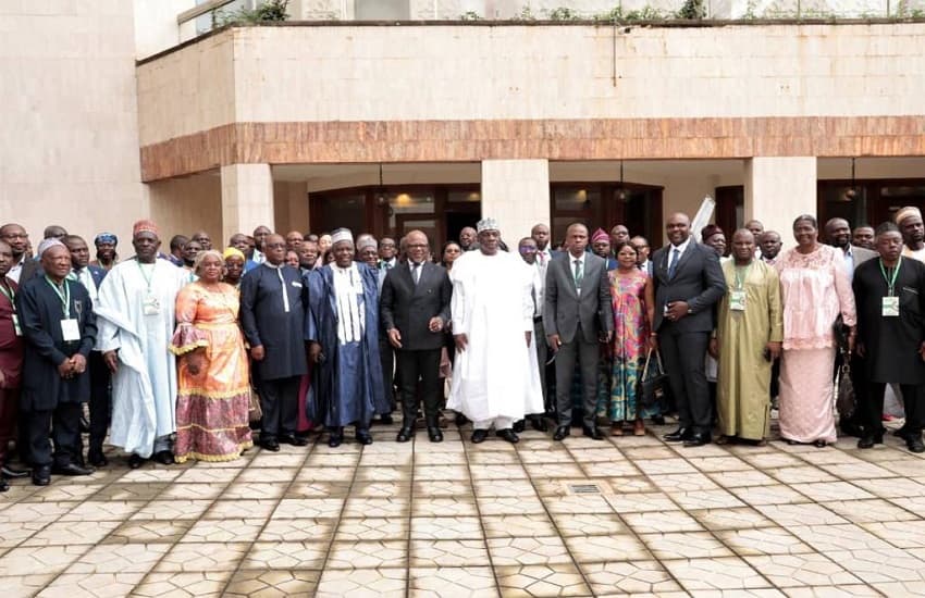 photo de famille prise à l'issue des