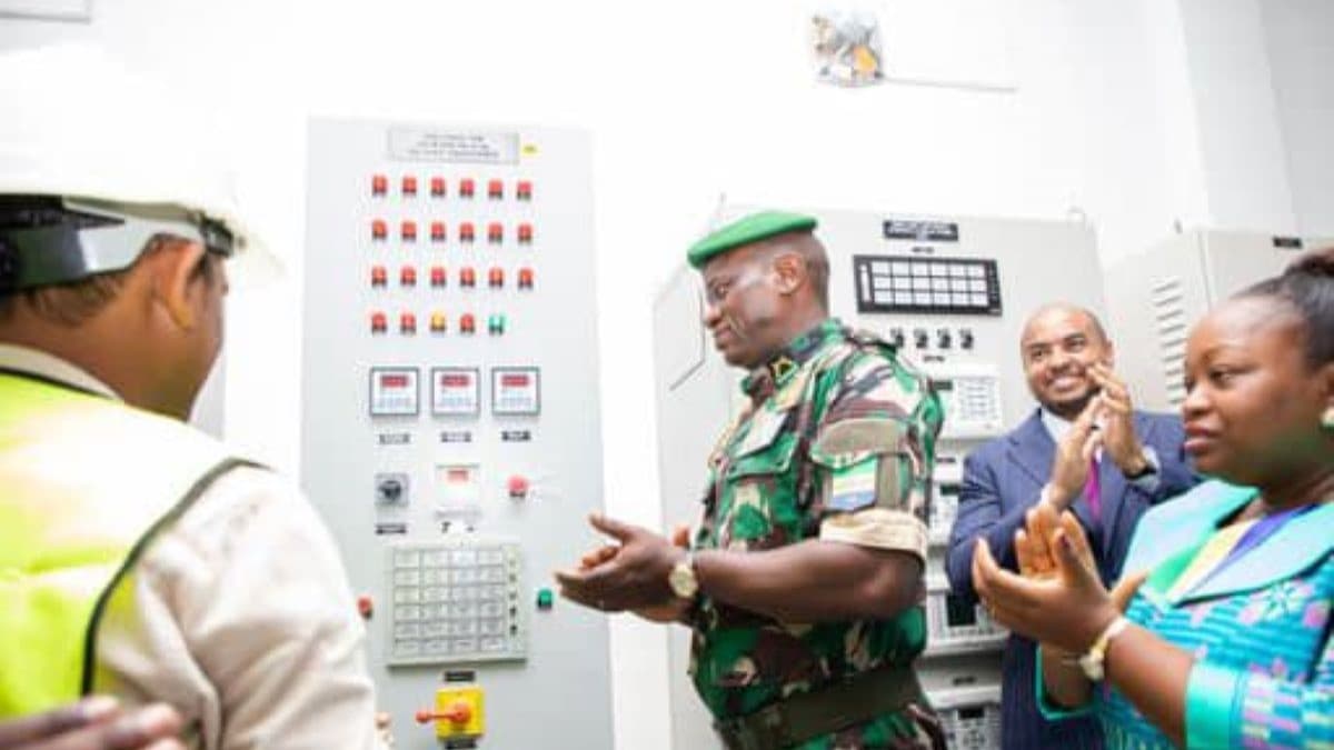 Clotaire Olingui Ngema lance la centrale solaire d’Ayémé Plaine