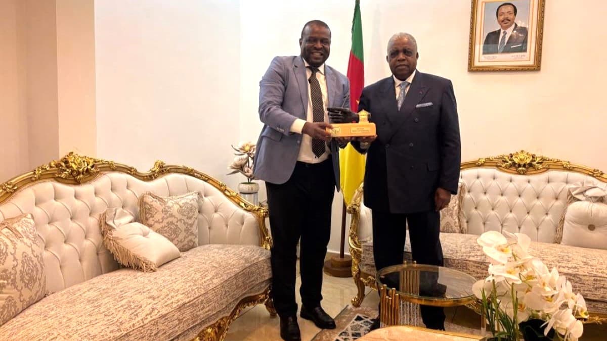 Le DP EcoMatin Emile Fidieck en compagnie du Mincom René Emmanuel Sadi