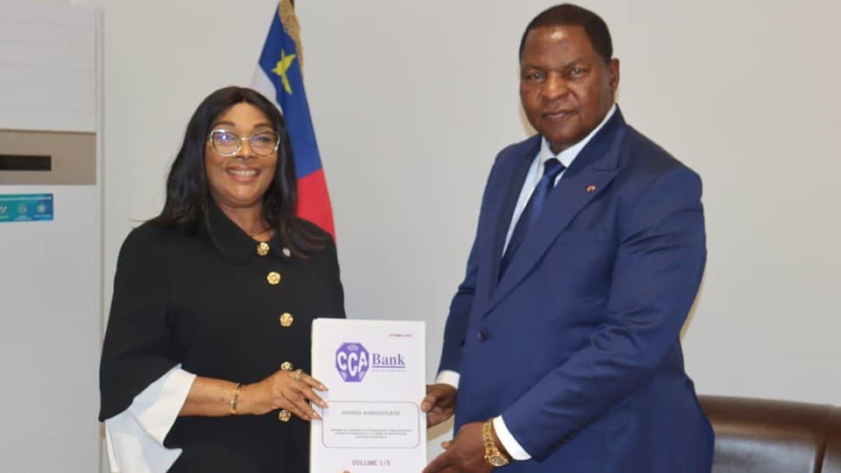 Marguerite Fonkwen Atanga, deuxième femme à diriger CCA Bank, portée par un parcours de plus de 20 ans dans la finance.