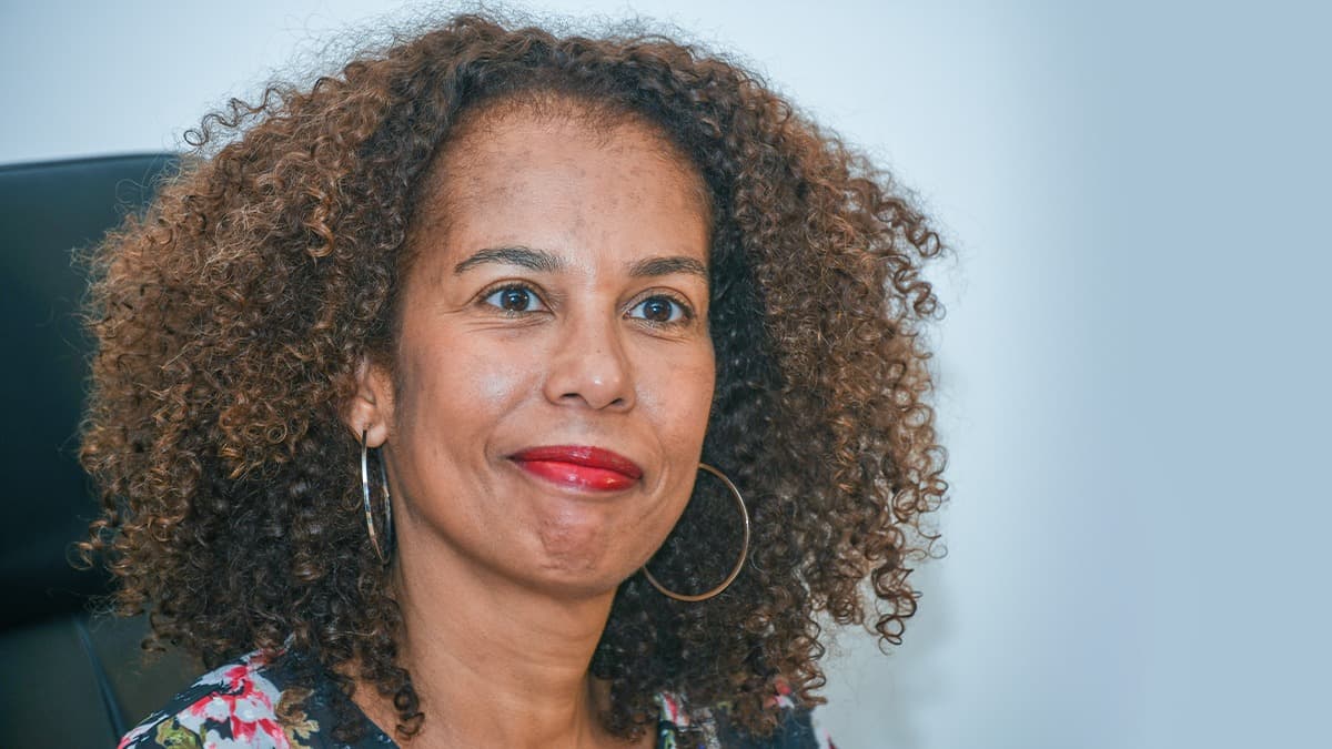 Elizabeth Tchoungui