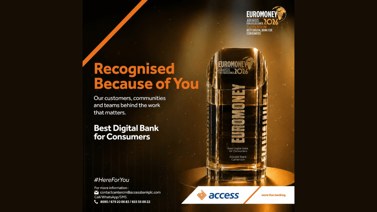 Affiche promotionnelle d'Access Bank Cameroun célébrant le prix Euromoney Awards for Excellence 2026 de la Meilleure banque numérique pour les particuliers (« Best Digital Bank for Consumers »). On y voit un trophée en cristal illuminé sur un fond sombre et doré avec le slogan « Recognised Because of You ».