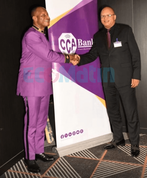 Albert Nkemla (gauche) nouveau Président de CCA Groupe et Paul Essimi Ngono (droite) nouveau PCA de CCA Cameroun