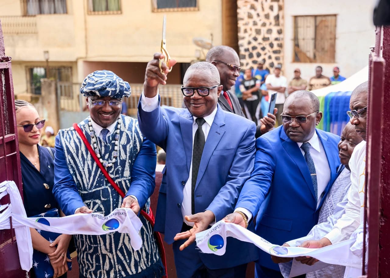 Coupure du ruban par Abakal Mahamat, Fondation BGFIBank à Bafang