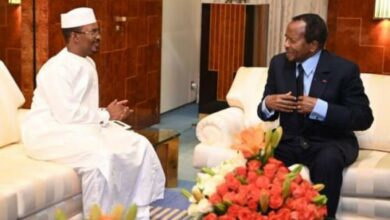 De gauche vers la droite, Mahamat Idriss Deby président Tchadien et Paul Biya président Camerounais