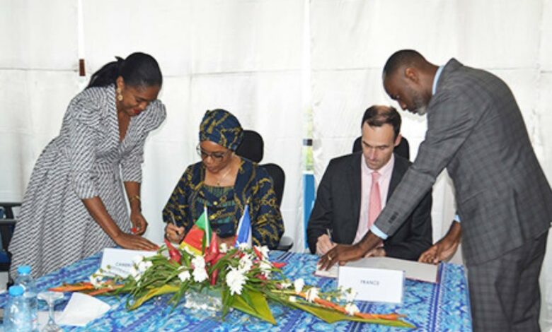 La signature de l'accord sur les services aériens entre le Cameroun et la France